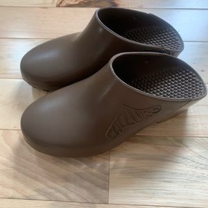 Brown Calzuros shoes. New with tags!